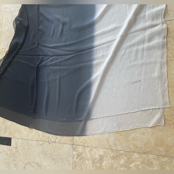 VINTAGE GUCCI RARE SCARF/SARONG - Picture 5 of 14